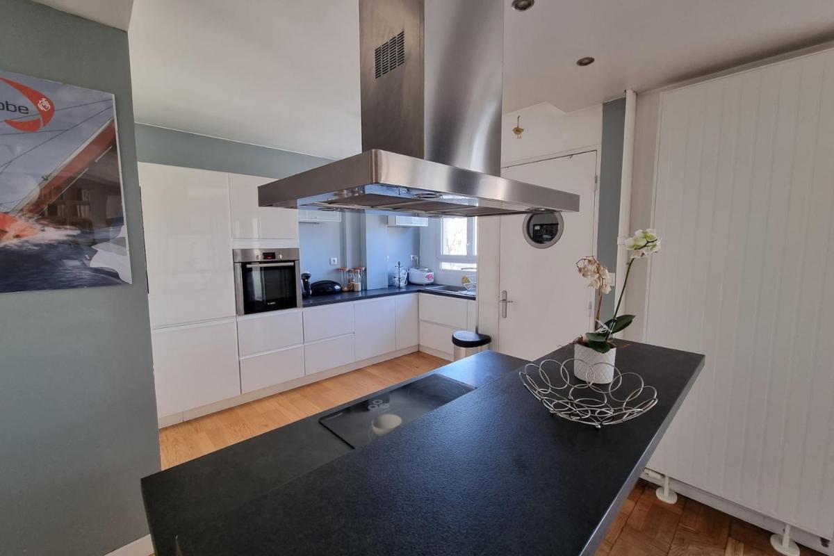 Nice And Spacious Apartment In Downtown - Housity