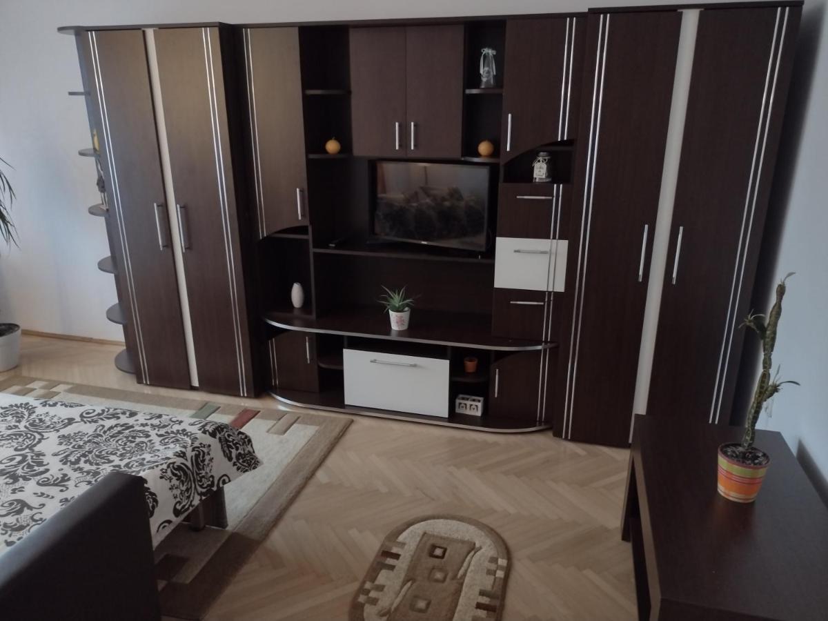 Sara Apartament - Housity