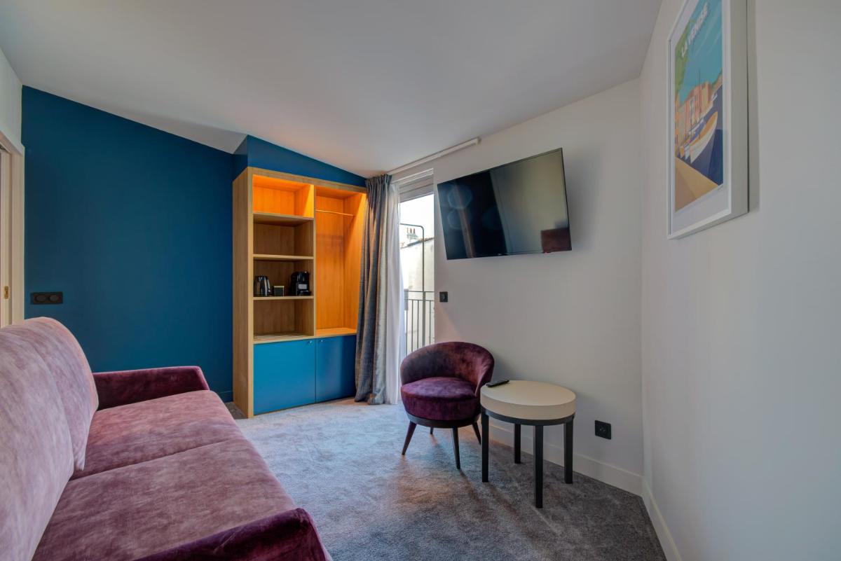 Télévision ou salle de divertissement dans l'établissement Alex Hotel & Spa