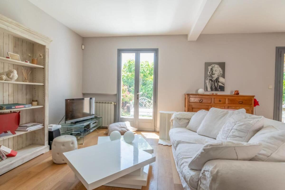 Suitetrails - Magnificent House With Garden And Pool