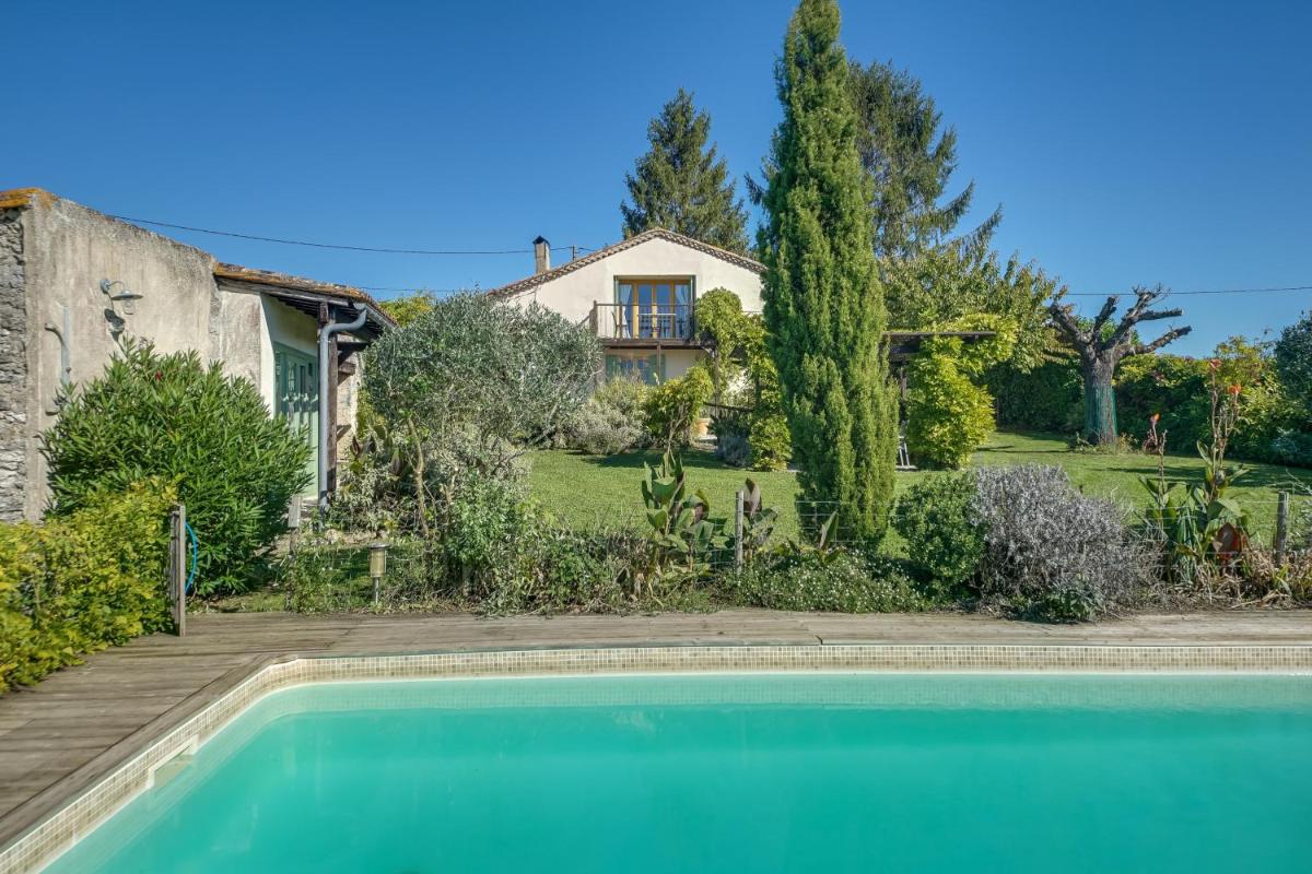 Idyllic retreat amid the vines with its own pool - Housity