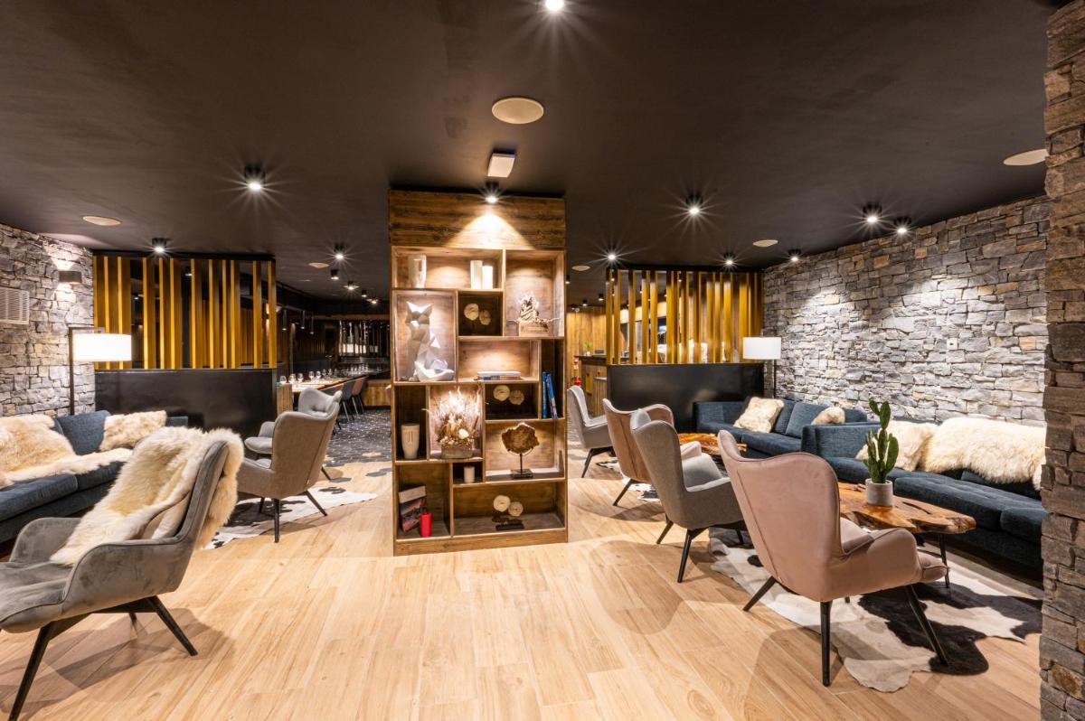 Coin salon dans l'établissement Hotel Tetras Lodge