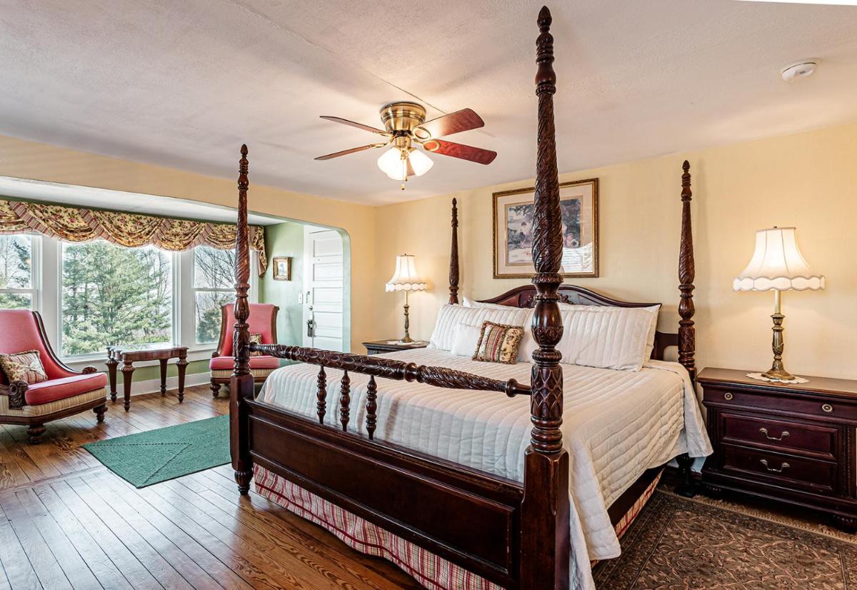 Echo Mountain Inn - Housity