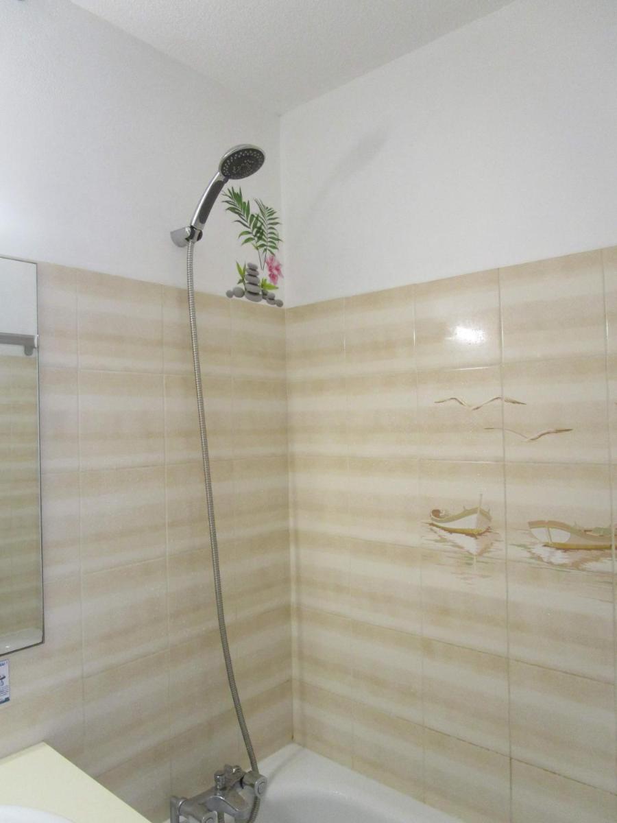 Maison avec piscine commune à 800m de la plage - Housity