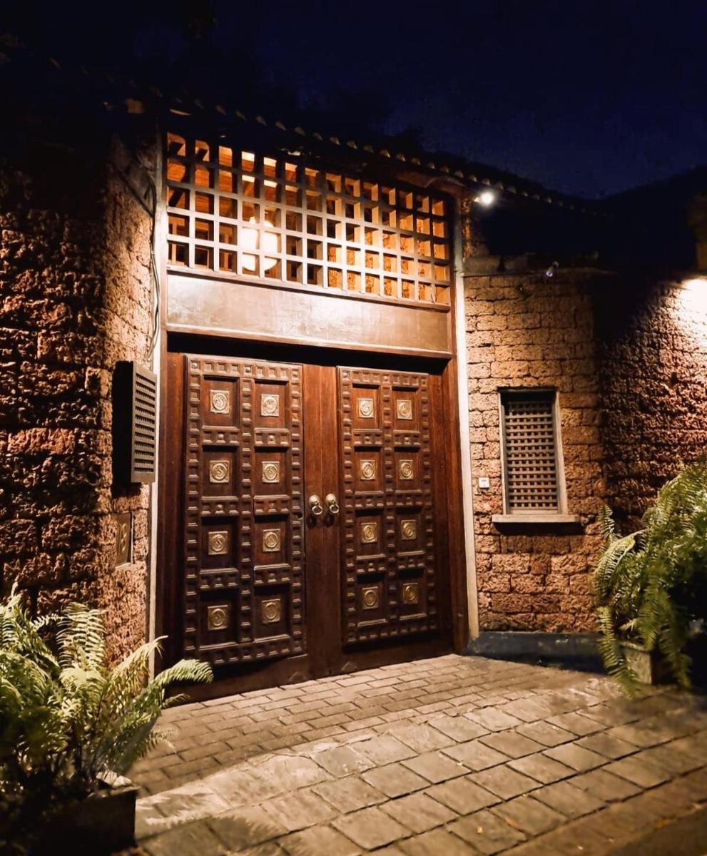 Artisan Villa - Housity