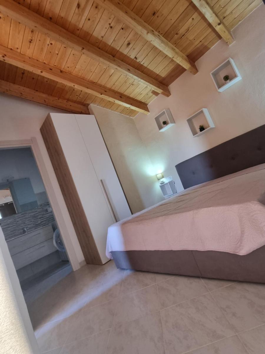 Martina's Place (with panoramic views) - Housity