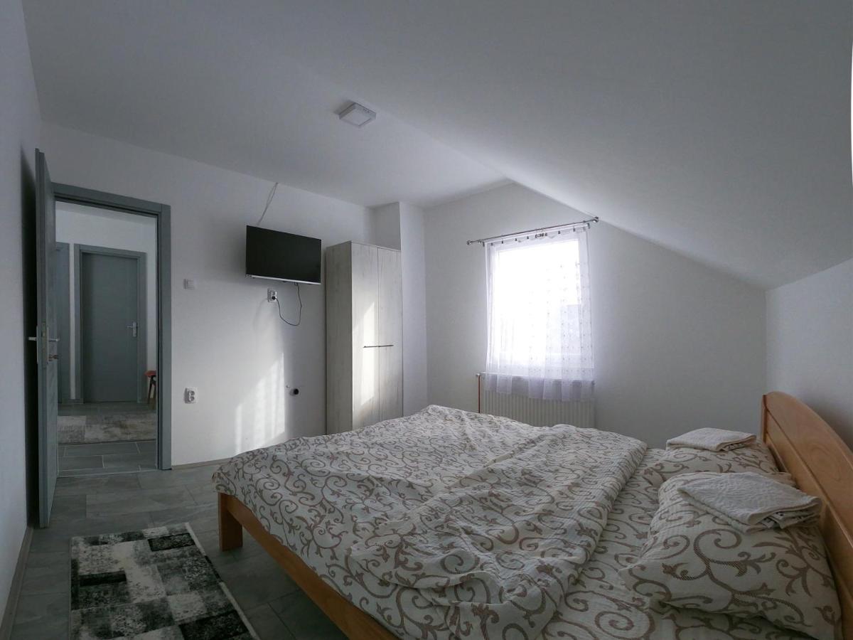 Vila mira i tišine - Housity