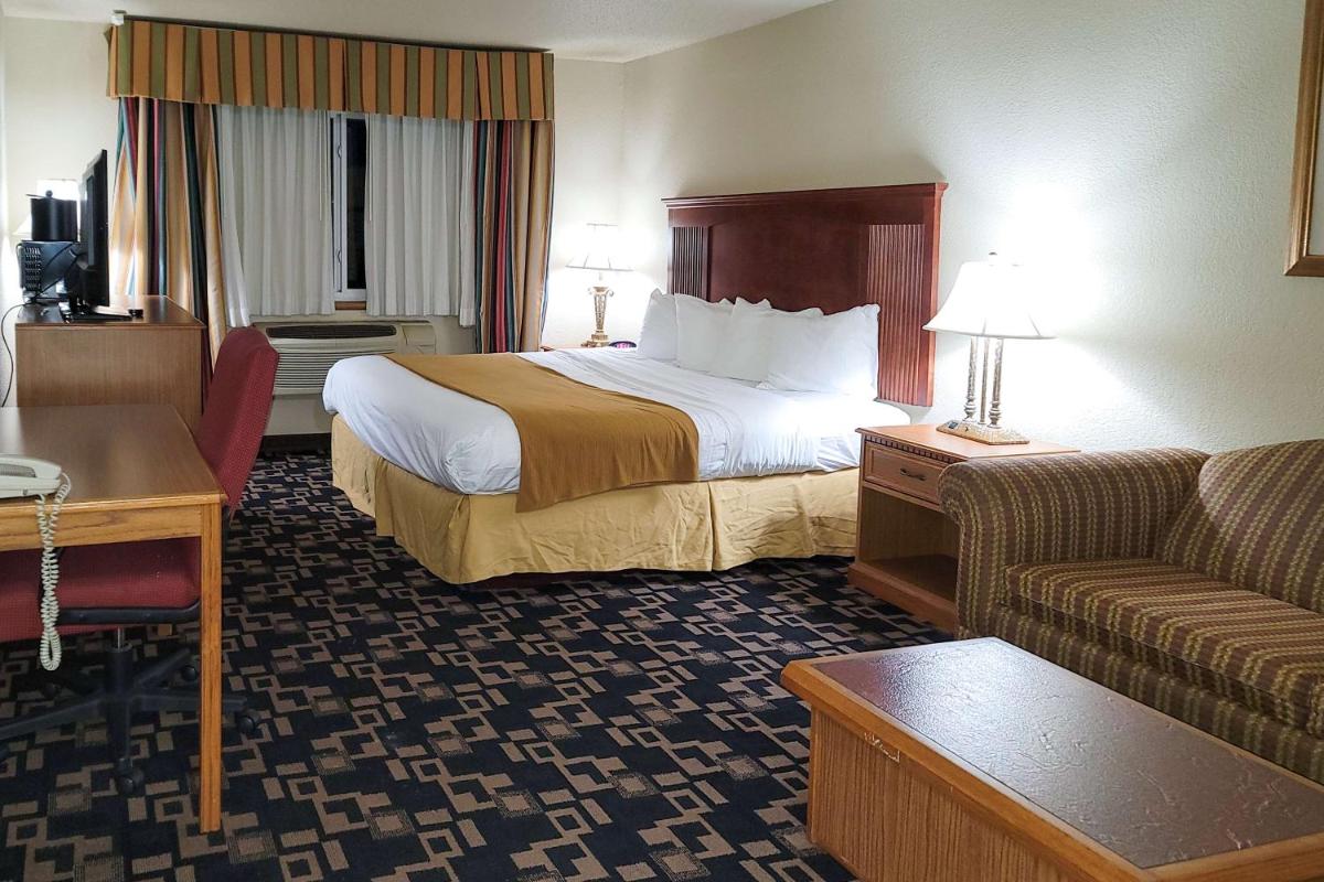 Comfort Inn & Suites - Housity