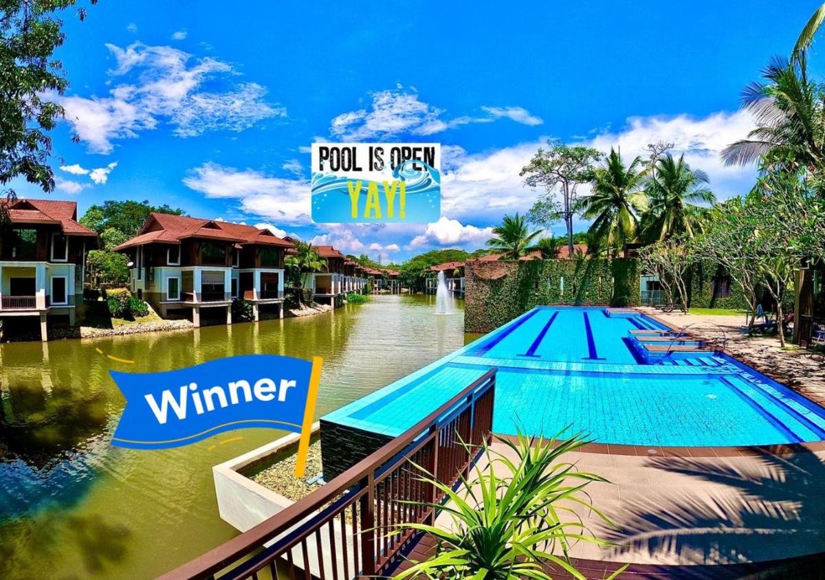 Modern Bali Resort by HostaHome, 10mins to Legoland - Housity