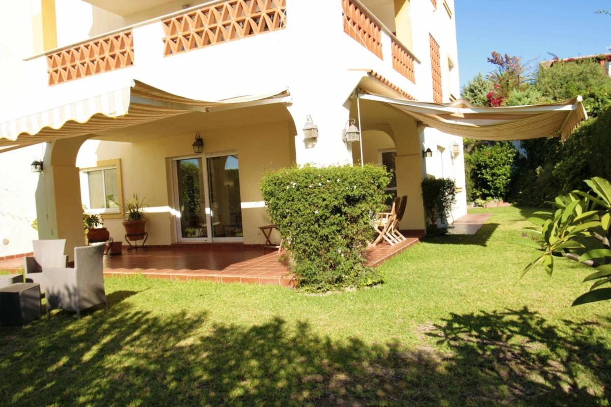 Jardín Privado y Piscina en la Playa - Housity