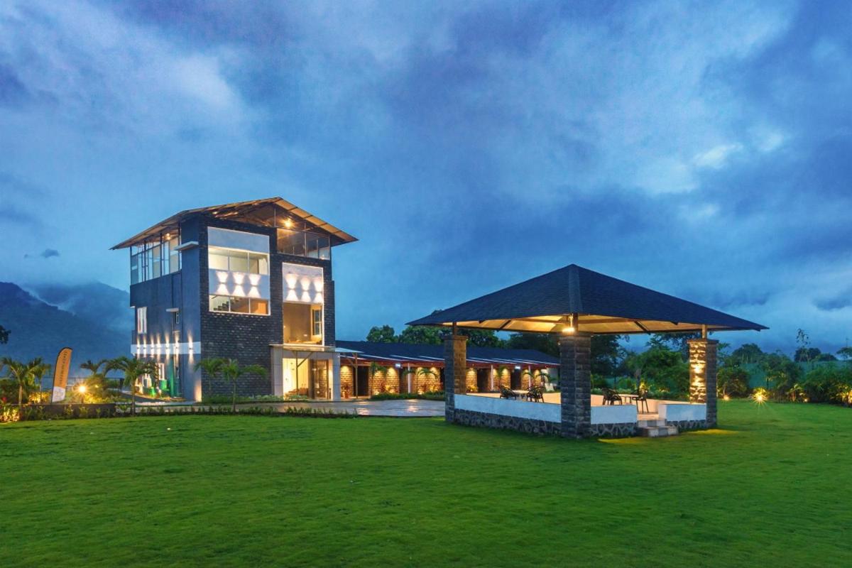 SaffronStays Sundowner by the Lake, Karjat - party-perfect pool villa with rain dance and cricket turf - Hizvo
