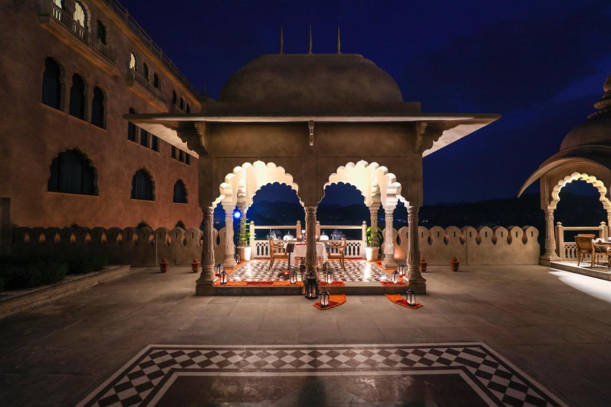 a courtyard of a building at night at Fairmont Jaipur in Jaipur