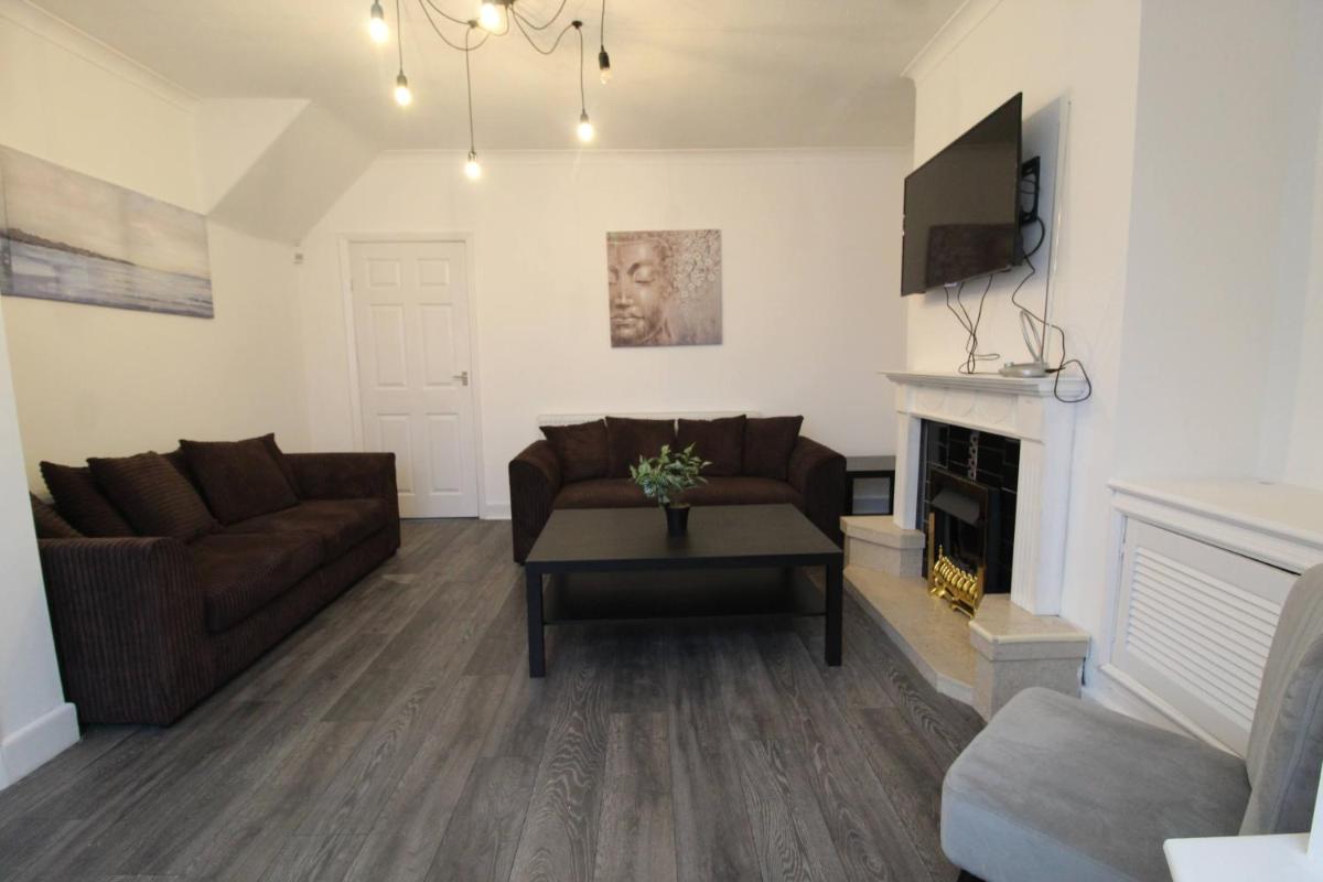Rosebud House - Housity