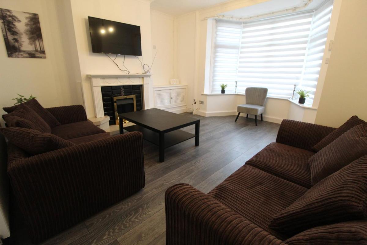 Rosebud House - Housity