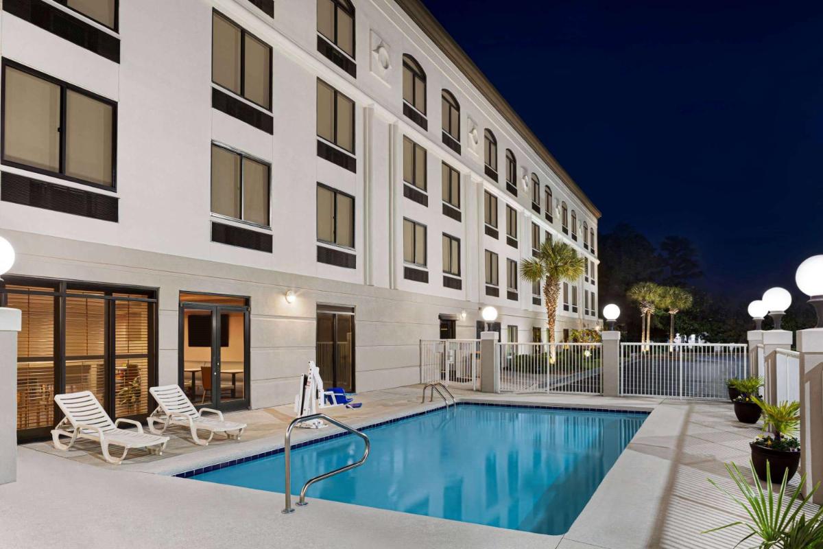 Wingate by Wyndham Wilmington - Housity