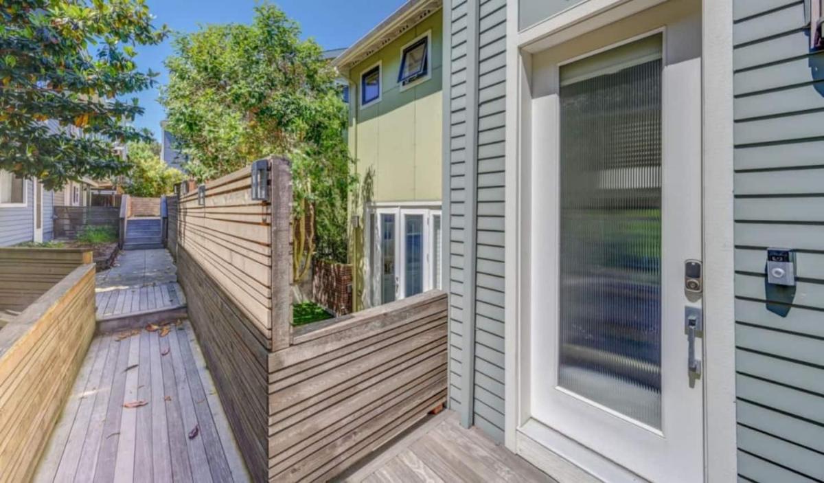 5 Min to Downtown Seattle! 3BR & 2BA Cozy Townhome townhouse - Housity