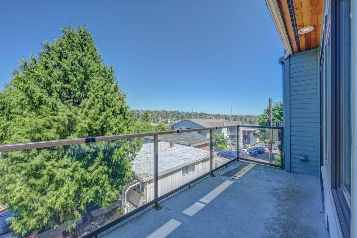 5 Min to Downtown Seattle! 3BR & 2BA Cozy Townhome townhouse - Housity
