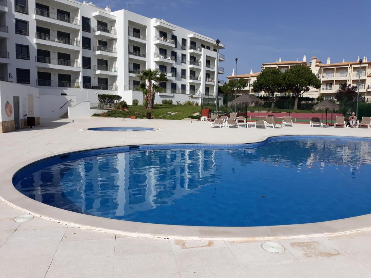 Remarkable 1-Bed Apartment in Olhos de Agua - Housity