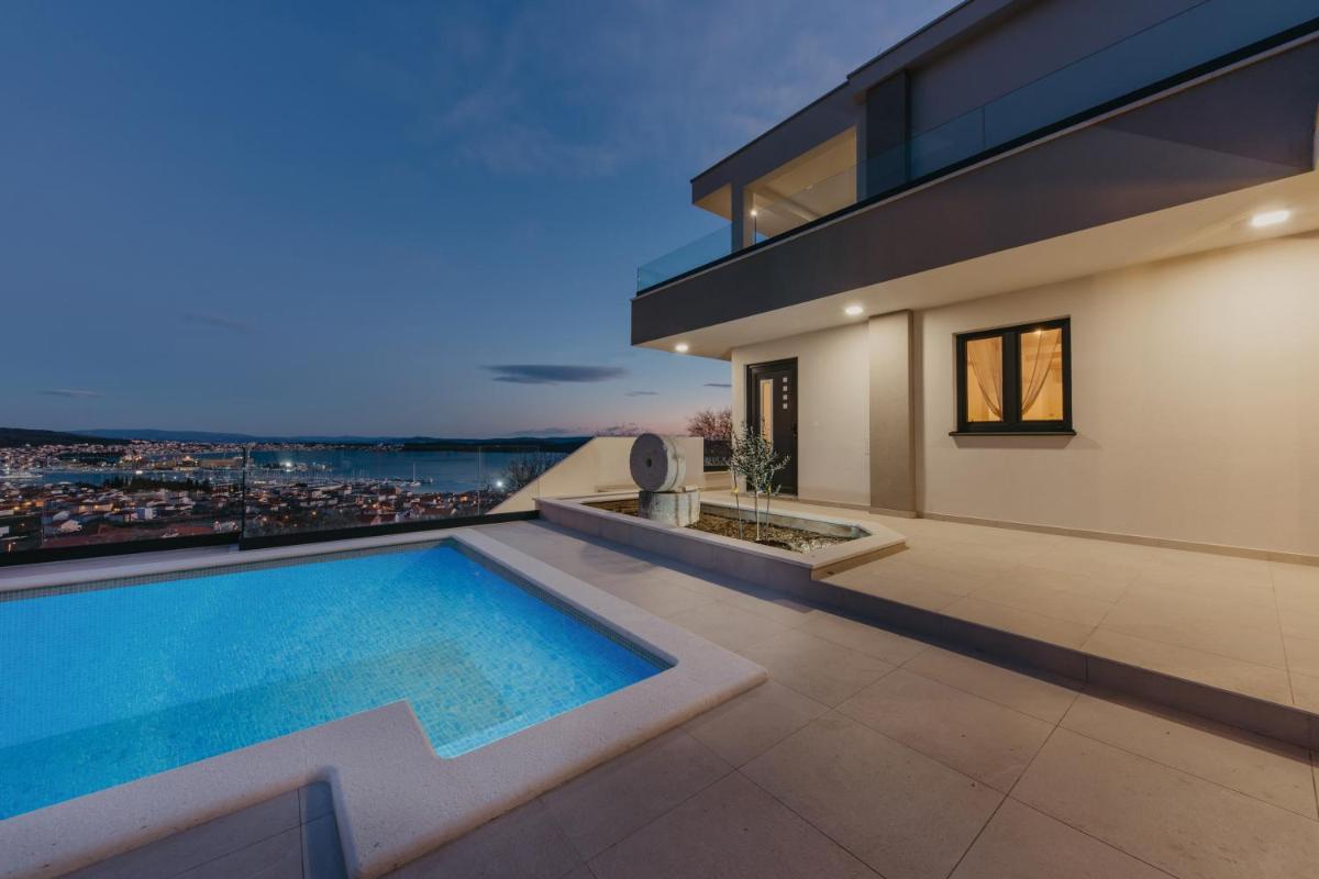 Lux Villa Core with amazing view and heated pool - Housity