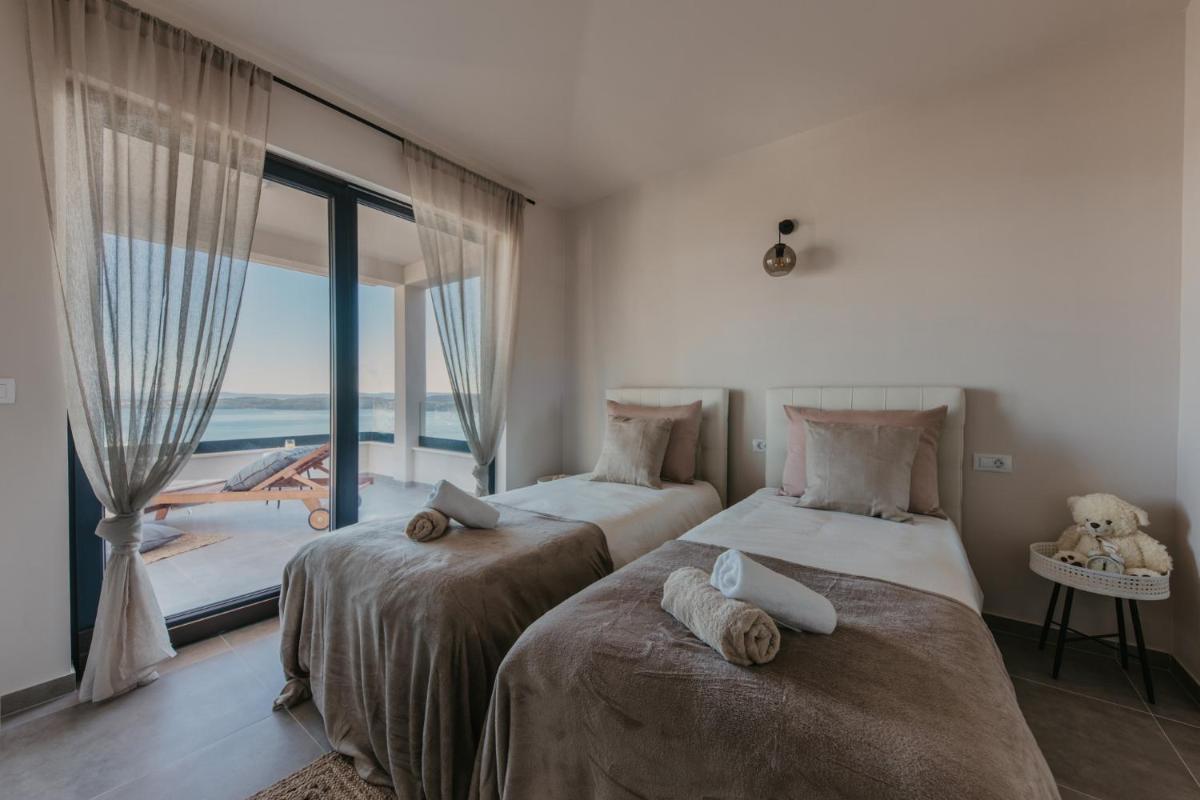 Lux Villa Core with amazing view and heated pool - Housity