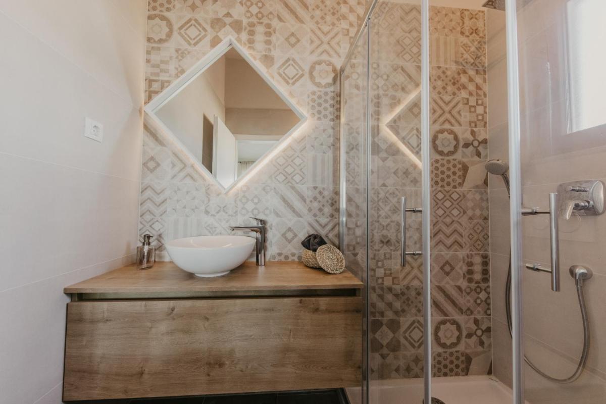 Lux Villa Core with amazing view and heated pool - Housity