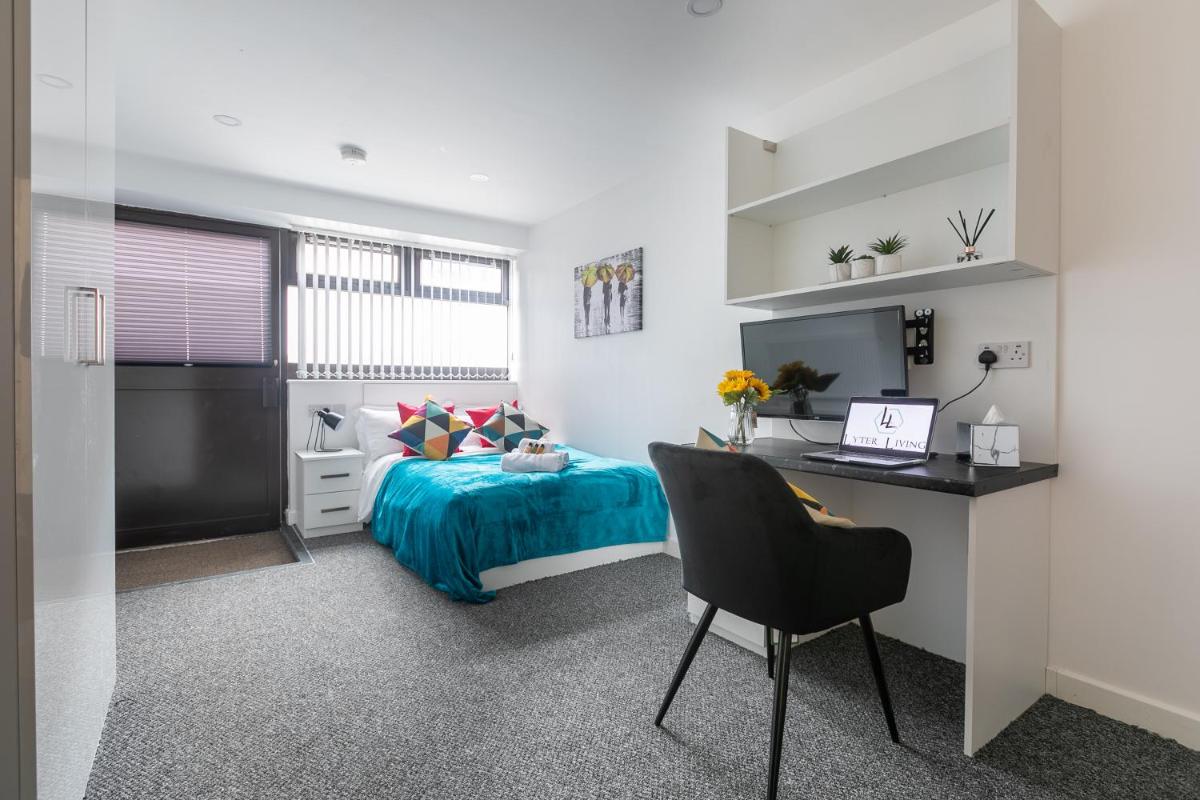 Studio Apartments by Lyter Living Desks & Wifi - Monthly Stays Available - Housity