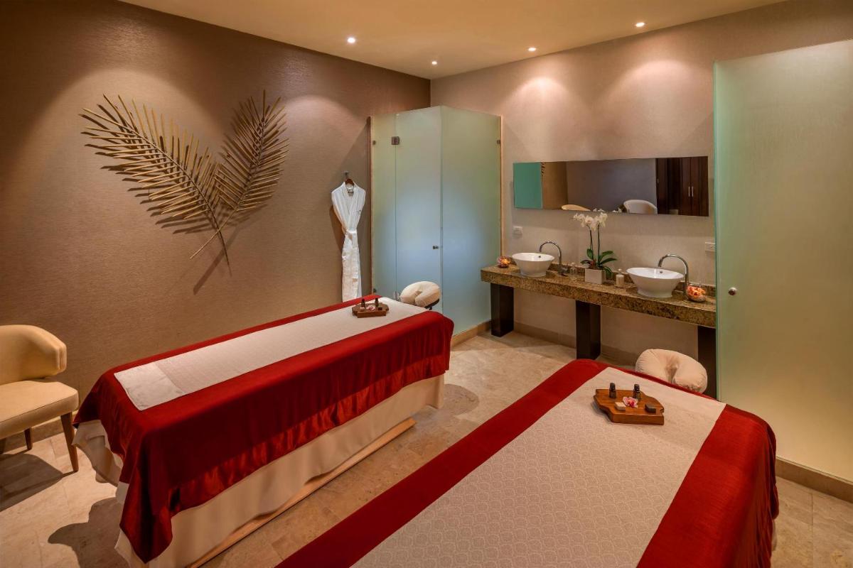 Beach Palace - All Inclusive - Housity