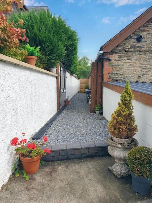 Converted character barn open plan. Balcony - Housity