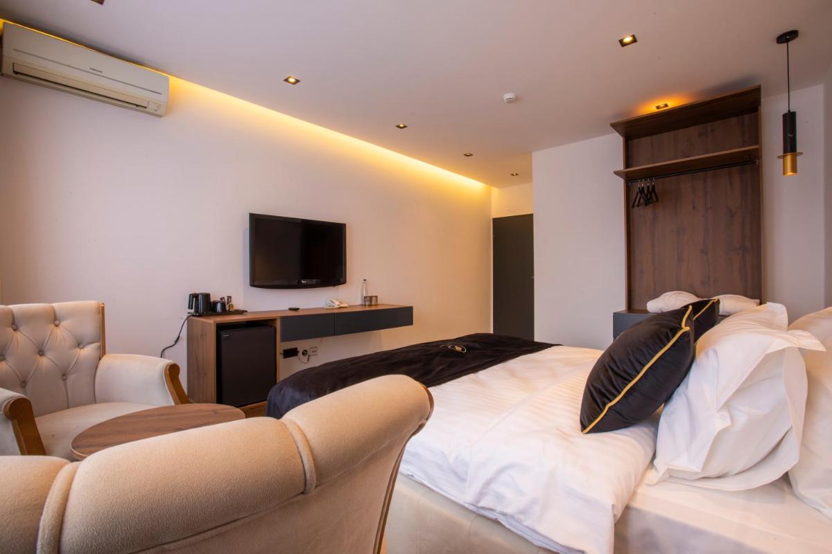 Plaza Boutique Hotel - Housity