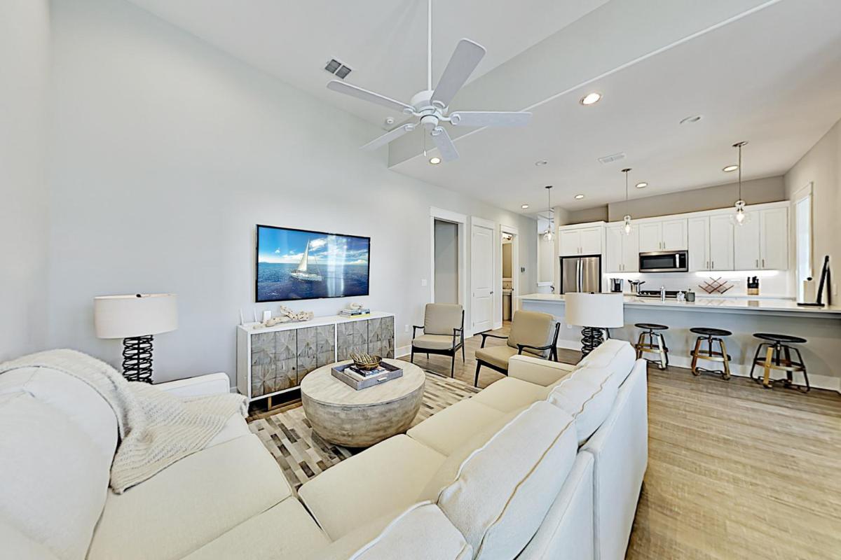 Sleek Beach at Palmilla Beach - Housity