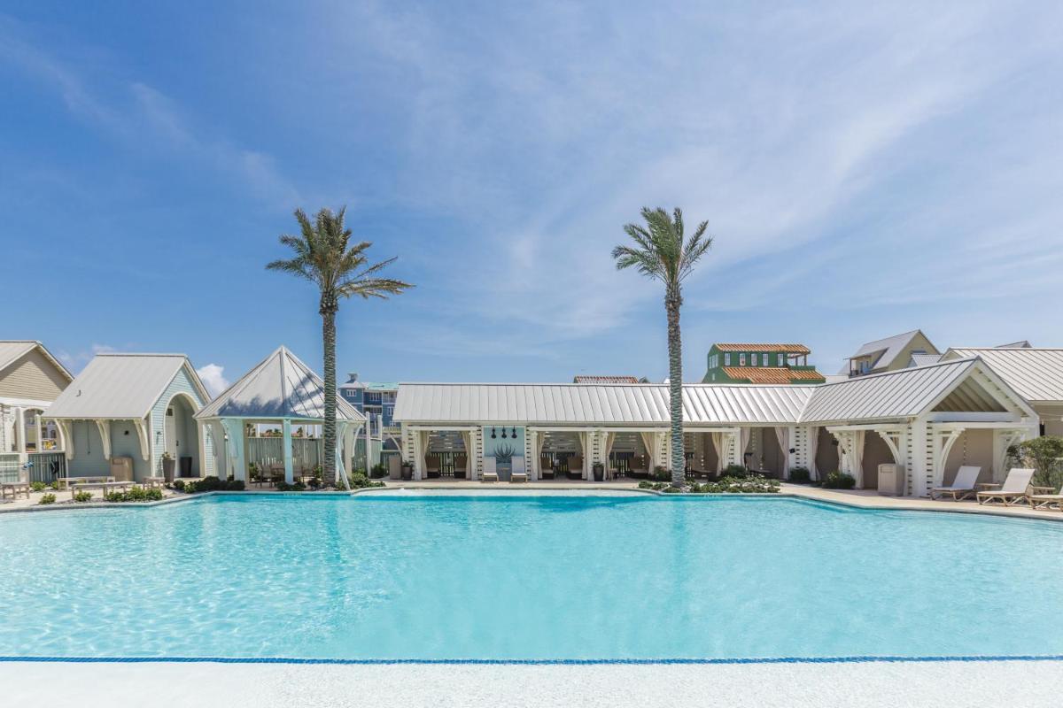 Sleek Beach at Palmilla Beach - Housity