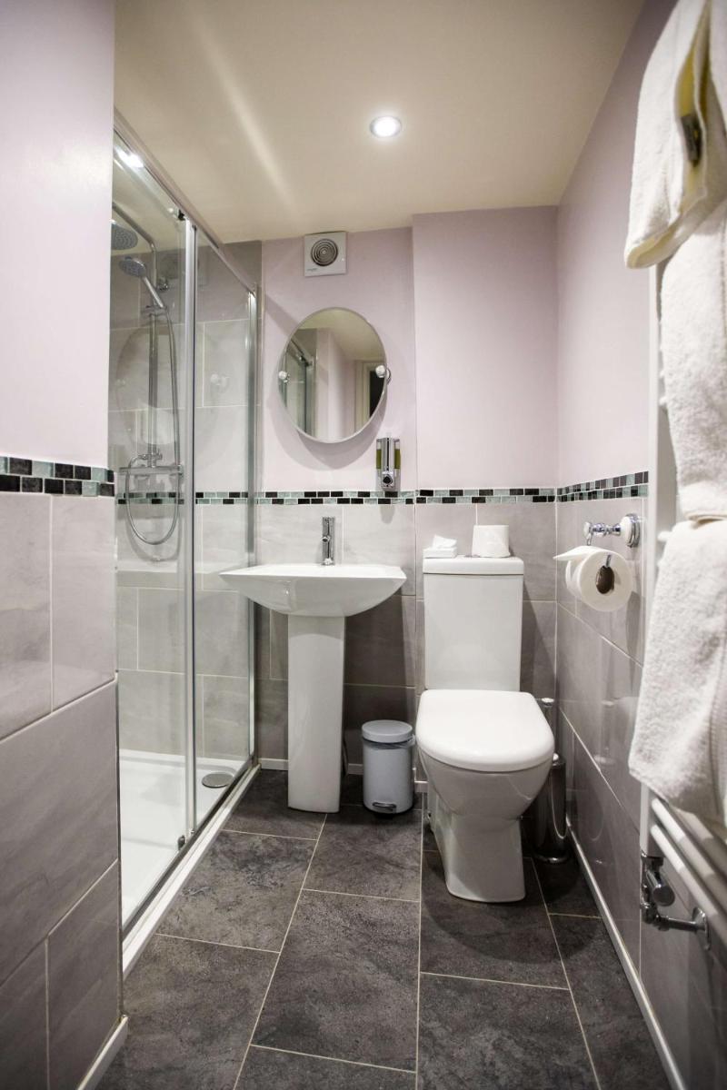 The Wyndham Hotel - Housity