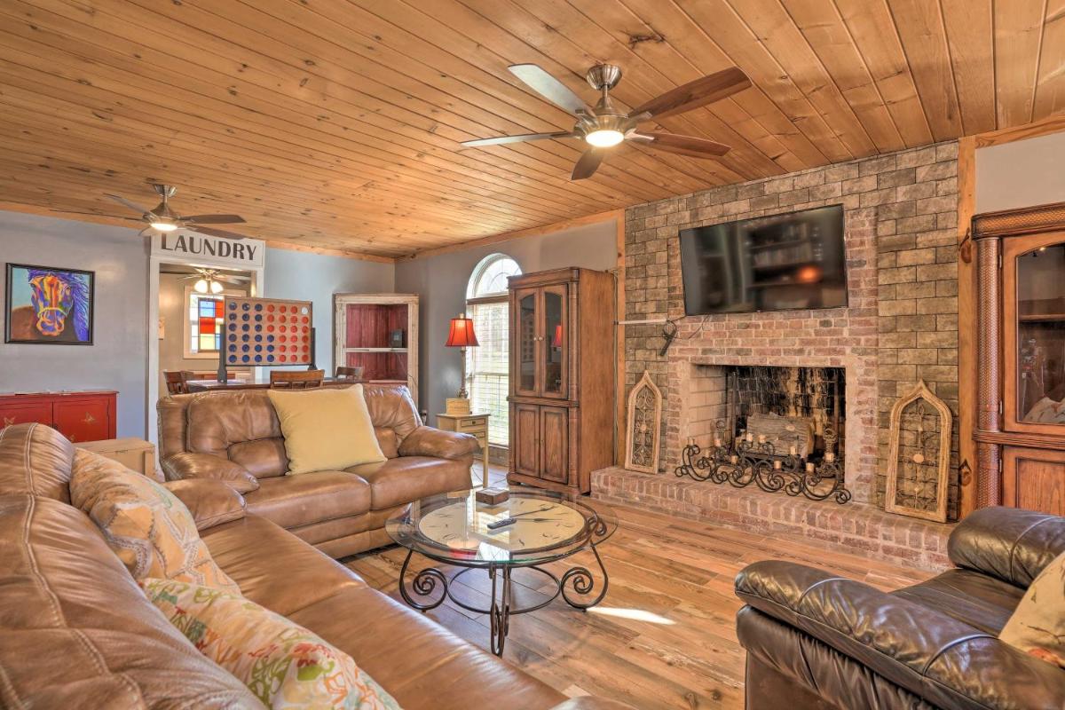 Charming Escape with Fire Pit in Summerville! - Housity
