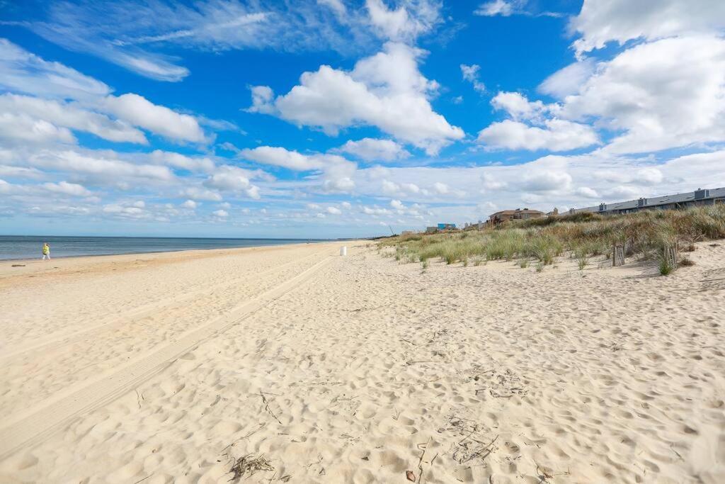 Sunny Cottage at Ocean View Beach Norfolk - Housity