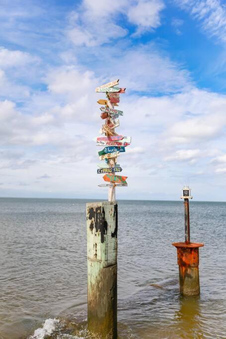 Sunny Cottage at Ocean View Beach Norfolk - Housity