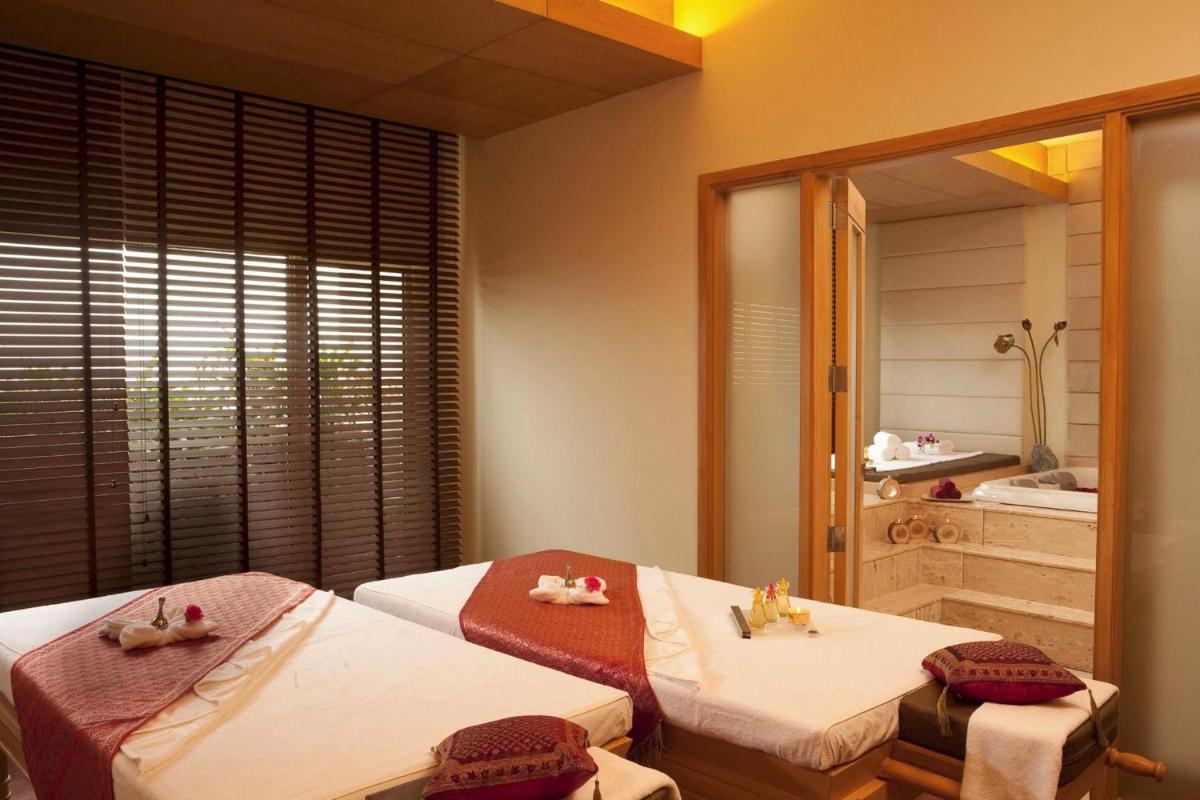 a room with two beds and a mirror at Radisson Blu Hotel, Nagpur in Nagpur