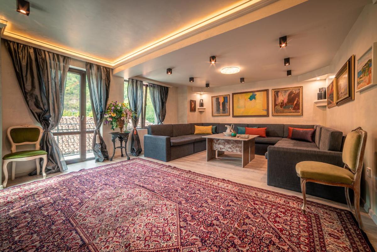 The Gallery Guest House - Garden and Garage - Housity