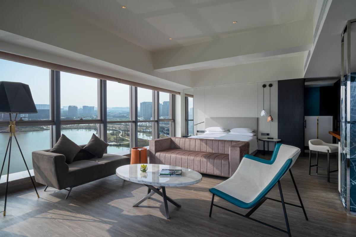 Hyatt Centric Lakeside Ningbo - Housity