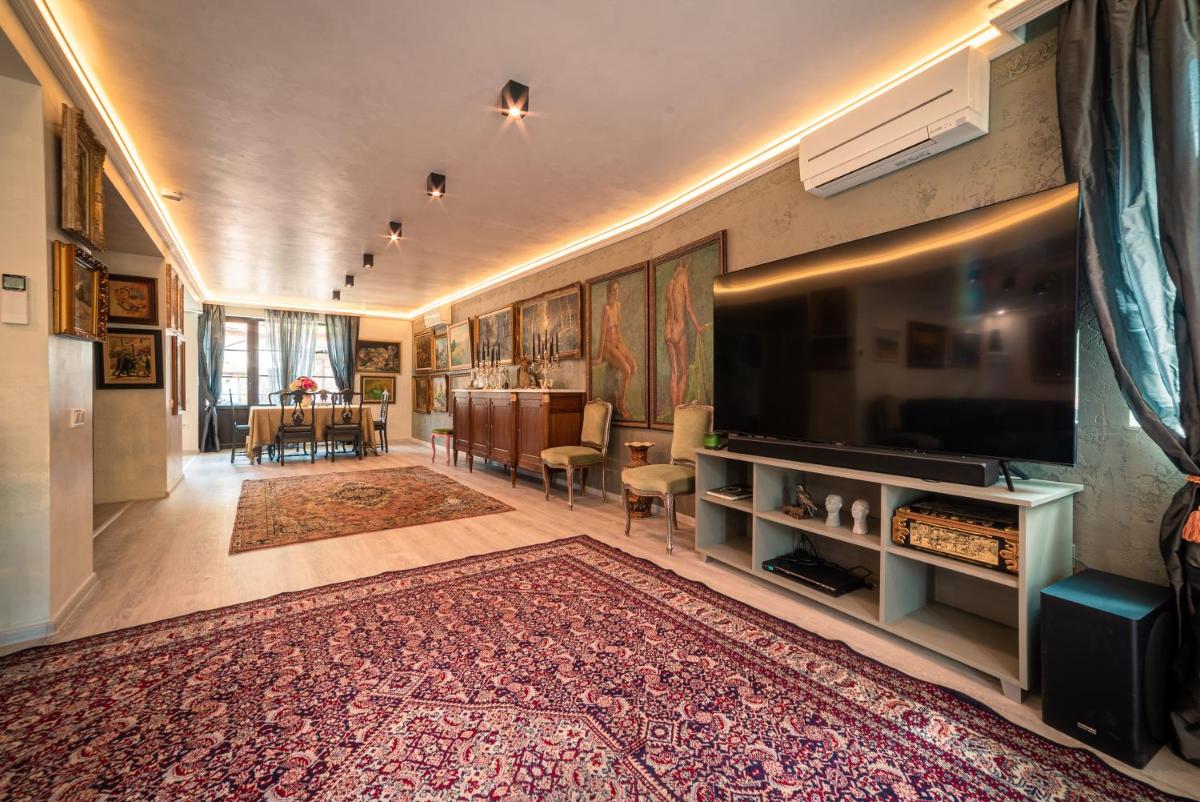 The Gallery Guest House - Garden and Garage - Housity