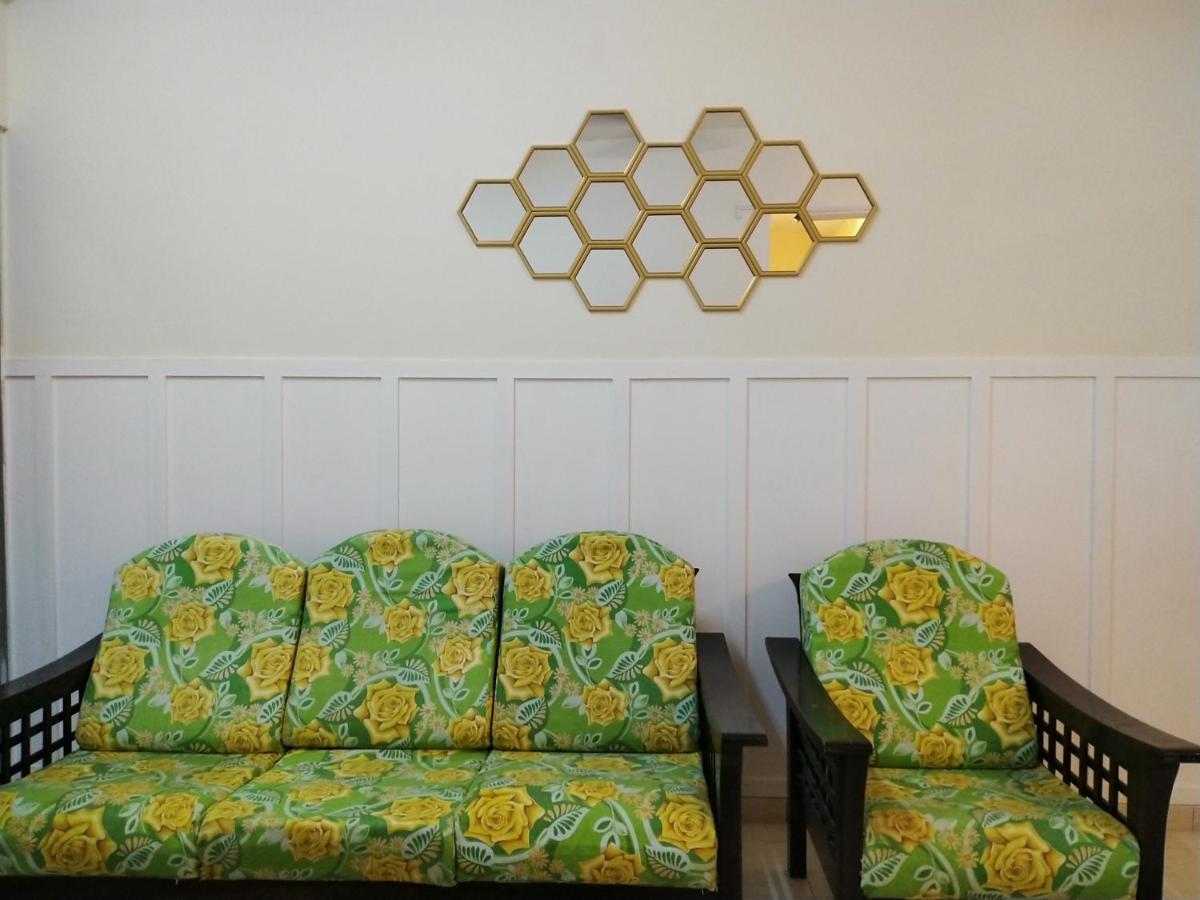 Homestay Kuala Terengganu near Batu Burok, Hospital HSNZ, KTCC Mall, Drawbridge B - Housity