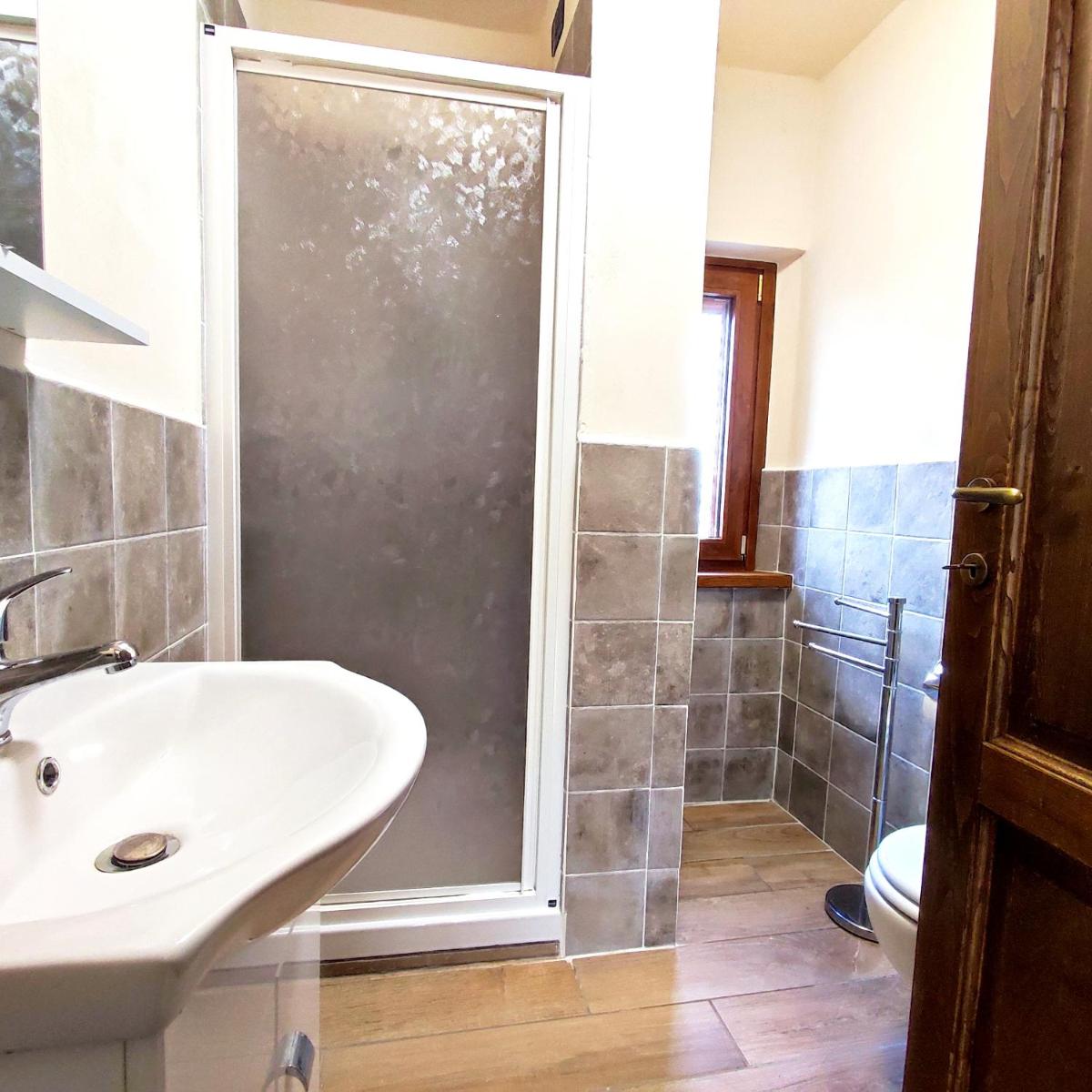 Charming house with shared pool in Caprese Michelangelo - Housity
