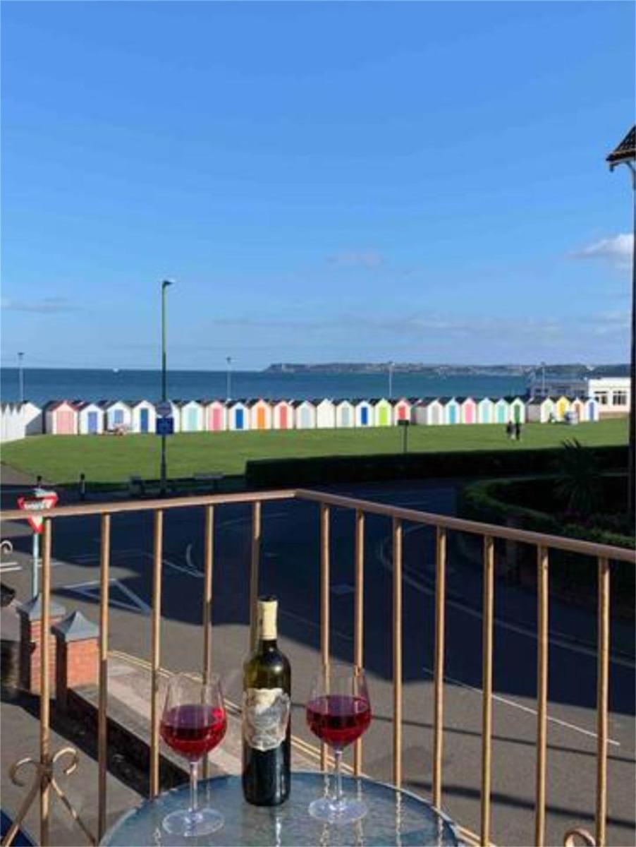Loveliest Homes Paignton - Casa Marina - 3 bed, 2 bathroom house, balcony, parking - Housity