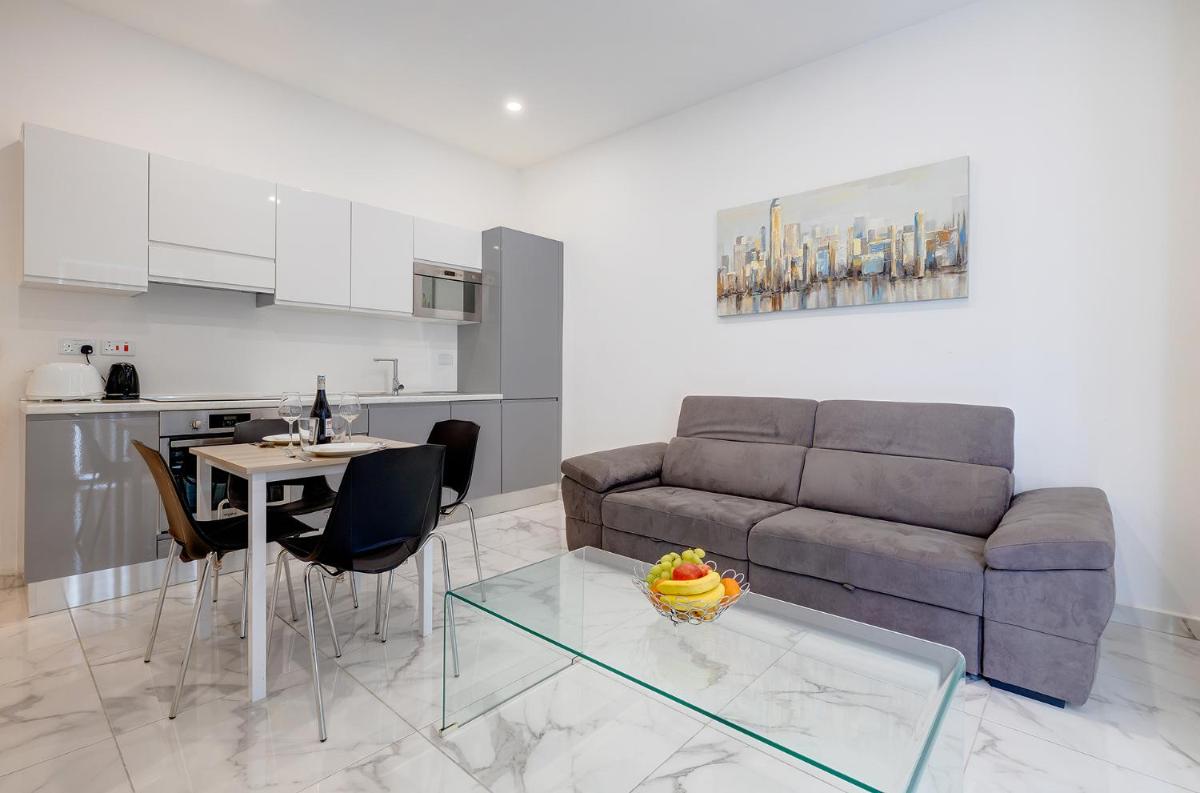 Modern 1BR Apartment, Central Location - Housity