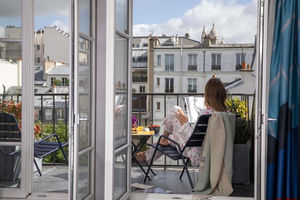 Balcon ou terrasse dans l'établissement Les Matins de Paris & Spa