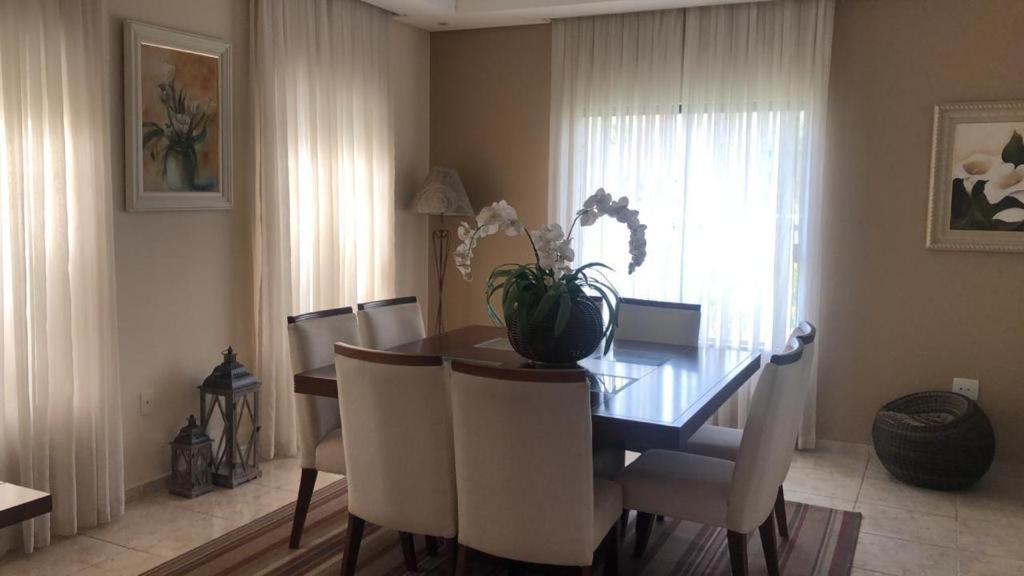 Casa de Alto Padrão em bairro nobre - Housity