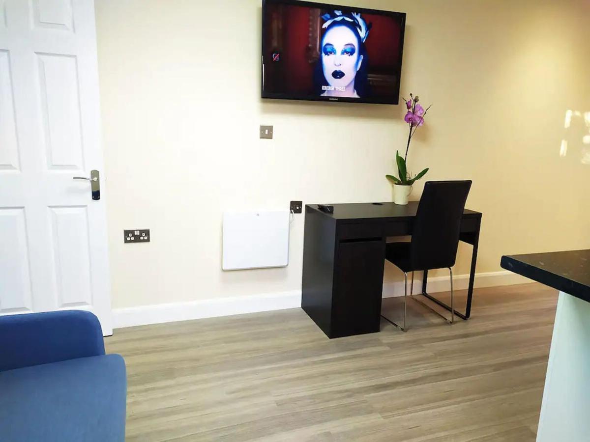 The Beech Flat - Self contained one bedroom flat with parking - Housity