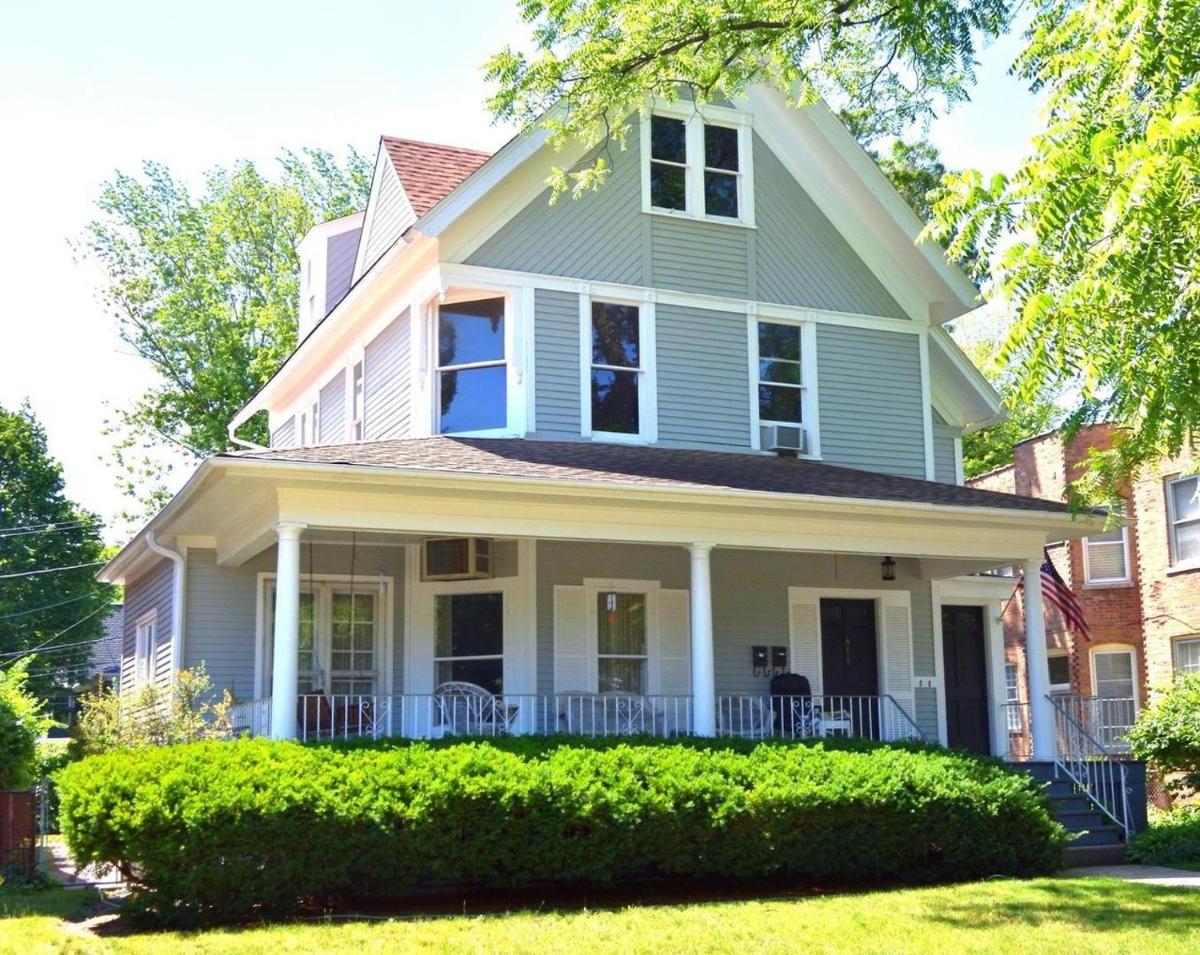 Historic Oak Park Home for 6 / Hemingway District - Housity
