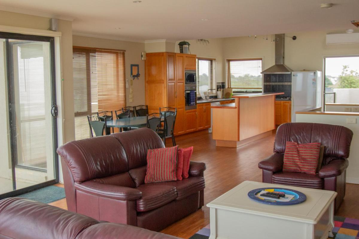 Boathouse Holiday House - Housity