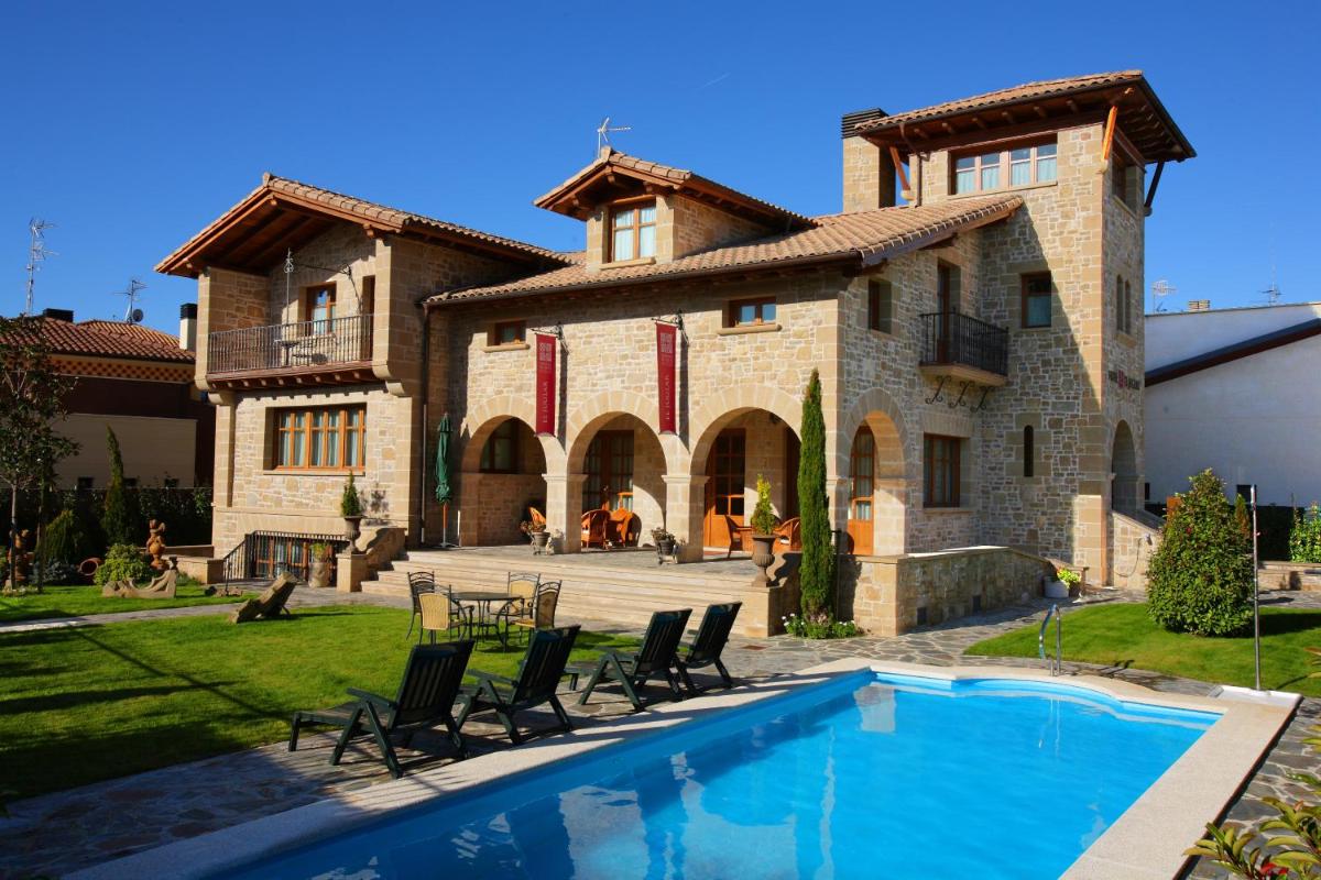 Hotel El Juglar - Housity