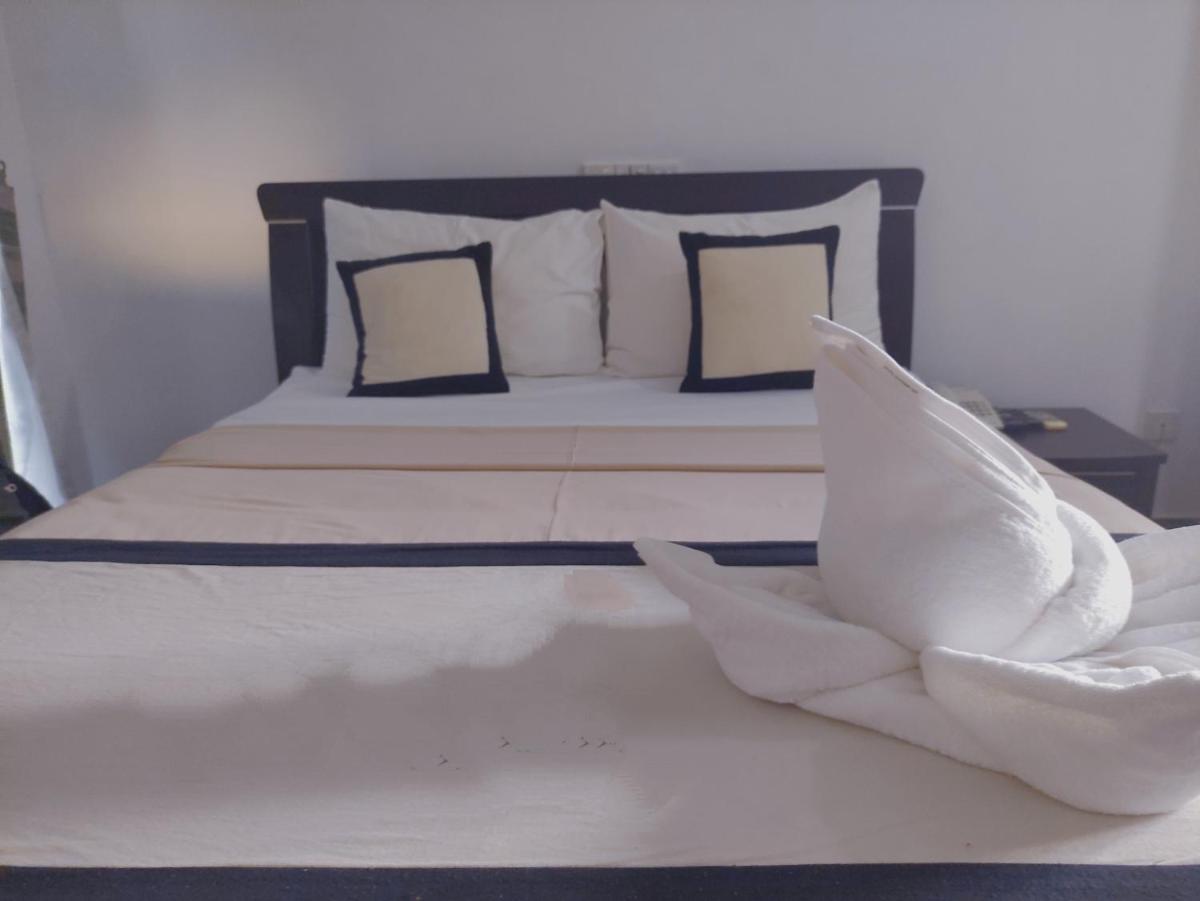 Deer Garden Guest - Housity